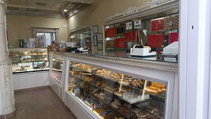 Fotografia tomada fuera de Pastelería Santo Domingo - Pastelería en Osuna, Sevilla