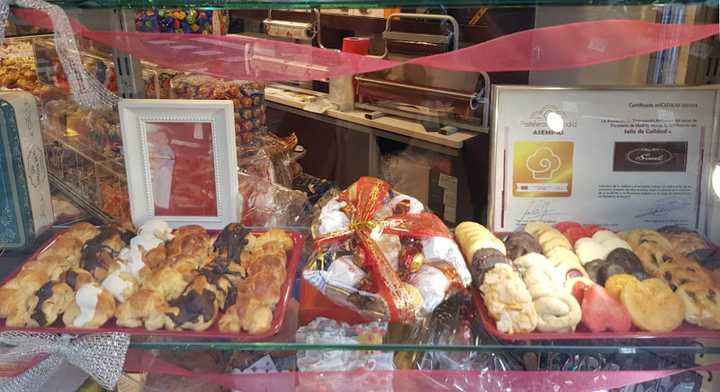 Fotografia tomada fuera de Pastelería Saúl - Pastelería en Madrid, Madrid