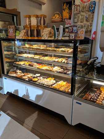 Fotografia tomada fuera de Pasteleria Segado - Pastelería en San Lorenzo de El Escorial, Madrid