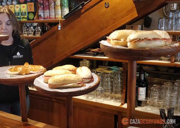Fotografia tomada fuera de Pastelería Selva Negra - cafeterías en Formigal, Huesca