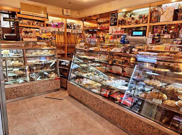 Fotografia tomada fuera de Pastelería Serramonte - Pastelería en Madrid, Madrid