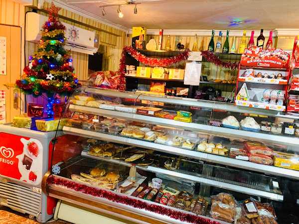 Fotografia tomada fuera de Pastelería Sofía - Pastelería en Cacabelos, León