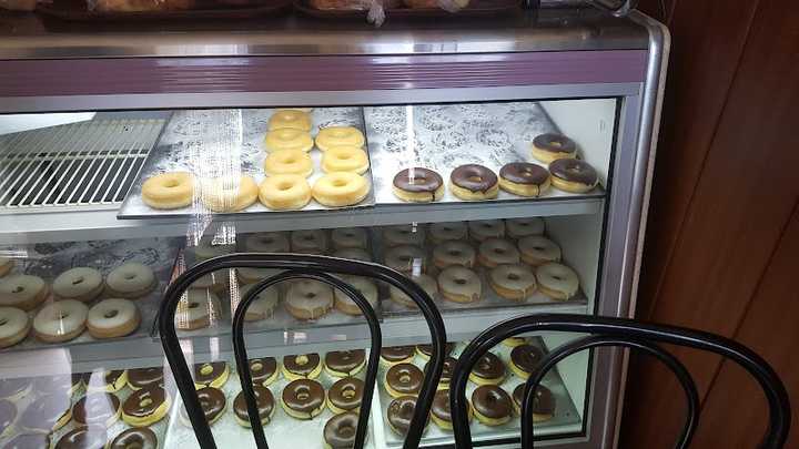 Fotografia tomada fuera de Pastelería Soles de Gredos - Panadería en Hoyocasero, Ávila