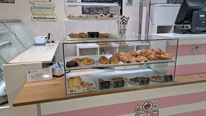 Fotografia tomada fuera de Pastelería Sweet Mon - Pastelería en Noia, A Coruña