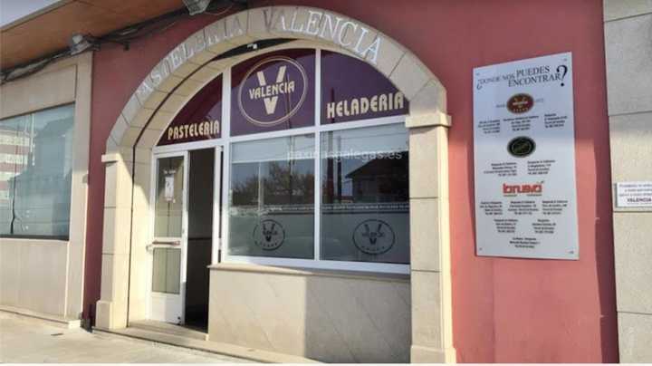 Fotografia tomada fuera de Pastelería Valencia & Stollen - Pastelería en Ferrol, A Coruña