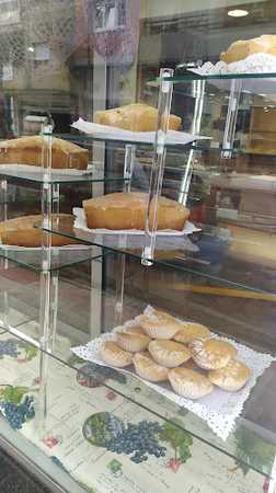 Fotografia tomada fuera de Pastelería Viña - Pastelería en Piedras Blancas, Asturias