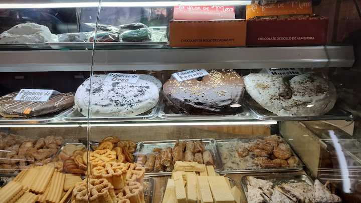 Fotografia tomada fuera de Pastelería Virgen Del Carmen - Pastelería en Puente Genil, Córdoba