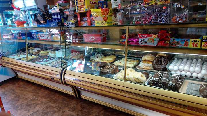 Fotografia tomada fuera de Pasteleria y panaderia Rechupete - Panadería en Meco, Madrid