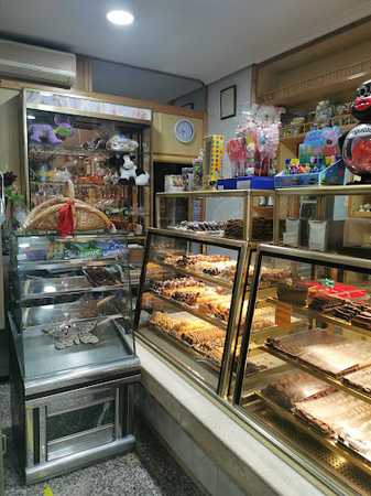 Fotografia tomada fuera de Pastelería Zubia - Pastelería en Leganés, Madrid