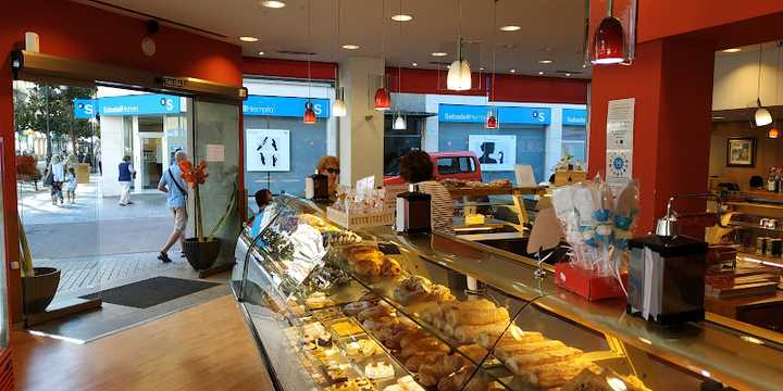 Fotografia tomada fuera de Pastelería-Confitería Pili - Pastelería en Ponferrada, León