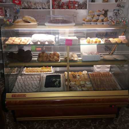 Fotografia tomada fuera de Pasteleria-Confiteria Salvador del Mundo - Pastelería en Calzada de Calatrava, Ciudad Real