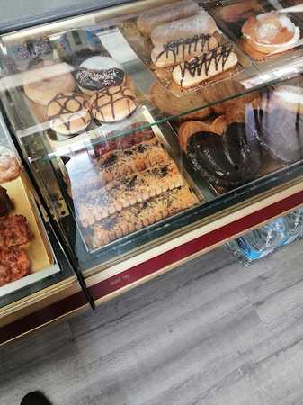 Fotografia tomada fuera de Pastelerías Miranda - Panadería en Aguadulce, Almería