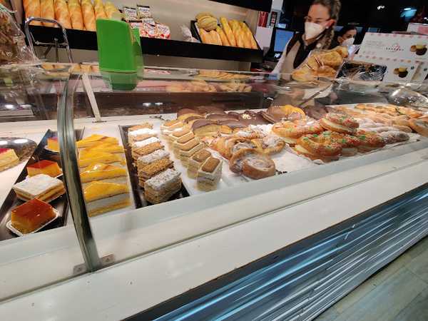 Fotografia tomada fuera de Pastelerías Roldán - Pastelería en Córdoba, Córdoba