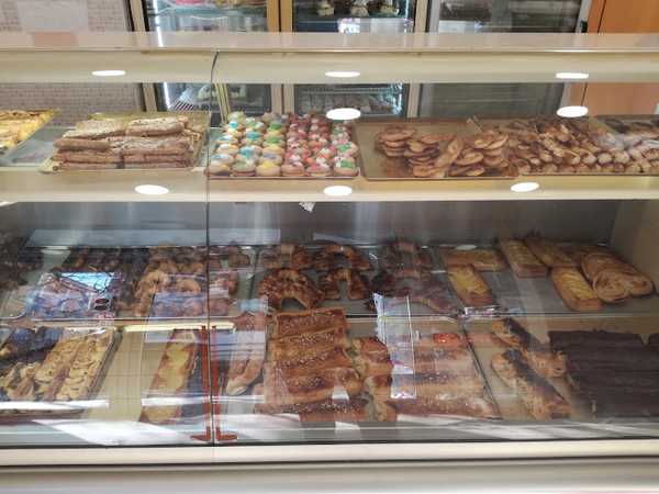 Fotografia tomada fuera de Pastisseria Alex Tarzán - Pastelería en Montcada i Reixac, Barcelona