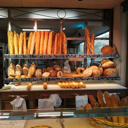 Fotografia tomada fuera de PASTISSERIA ARENAS - Pastisseria en Sant Andreu de la Barca, Barcelona