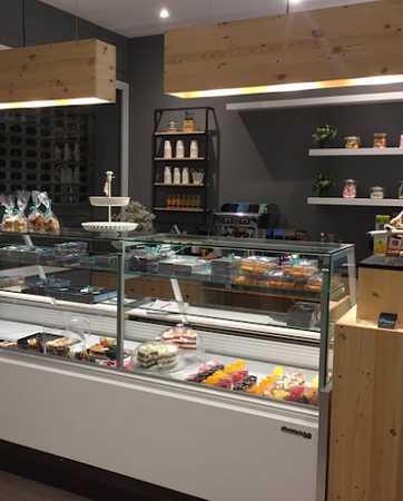 Fotografia tomada fuera de Pastisseria artesana i de qualitat. Tot fet amb farines ecològiques i producte de proximitat. - Pastisseria en Artés, Barcelona