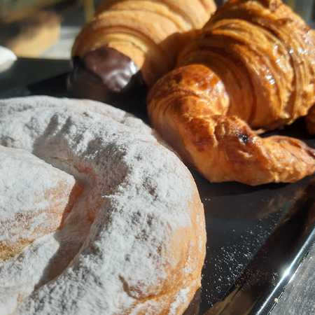 Fotografia tomada fuera de Pastisseria Avinguda - Pastisseria en Mataró, Barcelona
