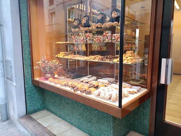 Fotografia tomada fuera de Pastisseria Bonals - Pastelería en Balsareny, Barcelona