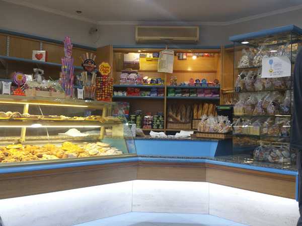 Fotografia tomada fuera de Pastissería Cafetería El Pilar Cb - Panadería en Villarreal, Castellón