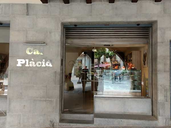 Fotografia tomada fuera de Pastisseria Cal Plàcid - Pastisseria en Moià, Barcelona