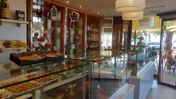 Fotografia tomada fuera de Pastisseria Can Joan - Confiteria en Palamós, Girona