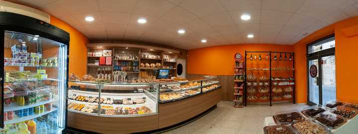 Fotografia tomada fuera de Pastisseria Castanyer Serra - Pastelería en Hostalric, Girona