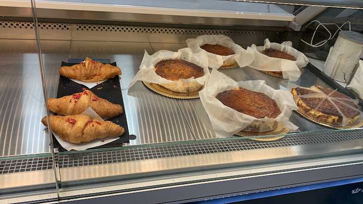 Fotografia tomada fuera de Pastisseria Croissanteria Neus - Pastelería en L'Ametlla de Mar, Tarragona