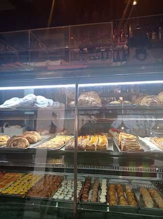 Fotografia tomada fuera de Pastisseria Domènec - Pastisseria en Sant Llorenç Savall, Barcelona