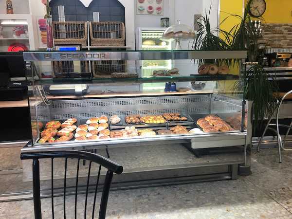 Fotografia tomada fuera de Pastissería el Segador - Pastisseria en Cornellà de Llobregat, Barcelona