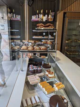 Fotografia tomada fuera de Pastisseria Fàbrega - Pastelería en Figueres, Girona