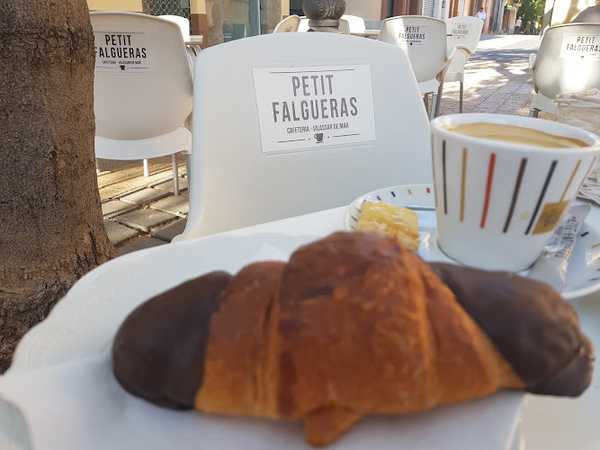 Fotografia tomada fuera de Pastisseria Falgueras - Pastelería en Vilassar de Mar, Barcelona