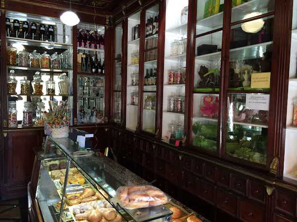 Fotografia tomada fuera de Pastisseria Ferrer - Pastelería en Olot, Girona