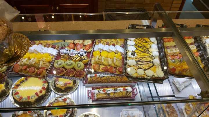 Fotografia tomada fuera de Pastisseria Forn Germans Ribes - Pastisseria en Torrefarrera, Lleida
