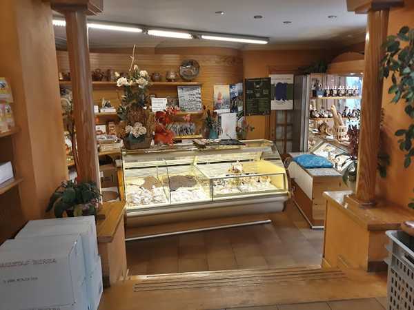 Fotografia tomada fuera de Pastisseria Forn Sant Roc - Pastelería en Camprodon, Girona