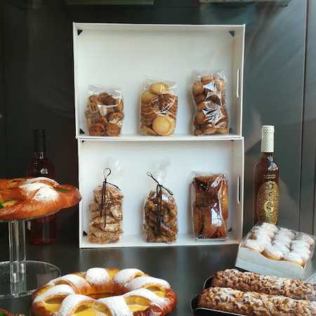 Fotografia tomada fuera de Pastissería IRIS - Pastisseria en Figueres, Girona