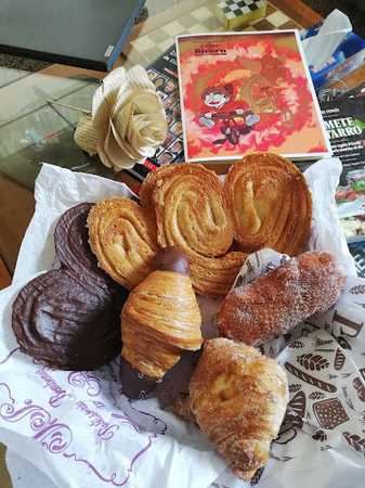 Fotografia tomada fuera de Pastisseria Joan Sant Feliu - Pastisseria en Sant Feliu de Llobregat, Barcelona