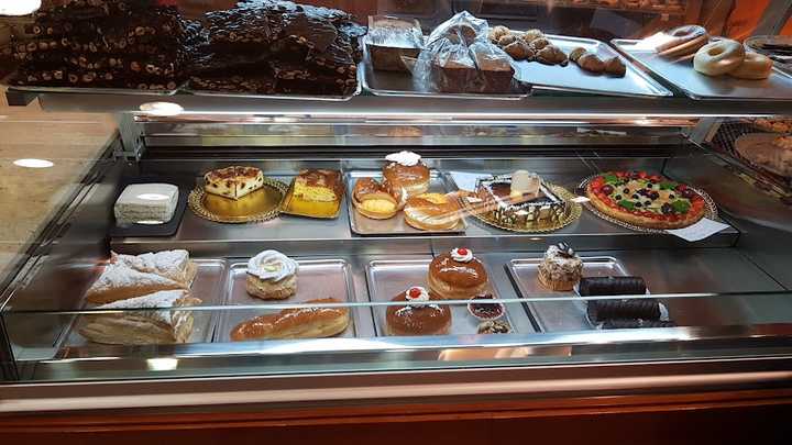 Fotografia tomada fuera de Pastisseria L'Antull - Pastelería en Tàrrega, Lleida