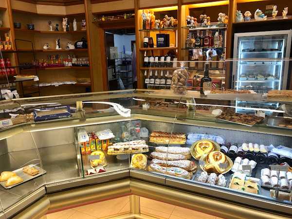 Fotografia tomada fuera de Pastisseria Massot - Pastisseria en La Bisbal d'Empordà, Girona