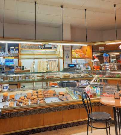 Fotografia tomada fuera de Pastisseria Neus - Pastelería en Terrassa, Barcelona