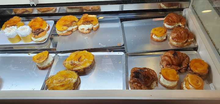 Fotografia tomada fuera de Pastisseria Nuria - Panadería en Gavà, Barcelona