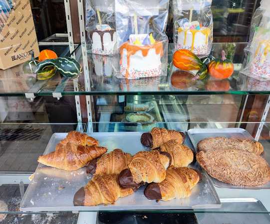 Fotografia tomada fuera de Pastisseria Permanyer - Pastelería en Cervelló, Barcelona