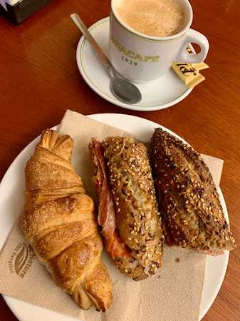 Fotografia tomada fuera de Pastisseria Pla - Pastisseria en Igualada, Barcelona