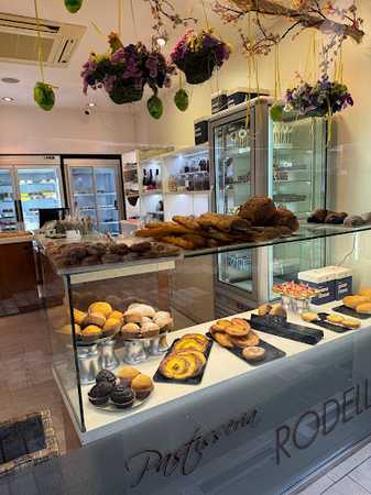 Fotografia tomada fuera de Pastisseria Rodellas - Pastisseria en Sant Celoni, Barcelona