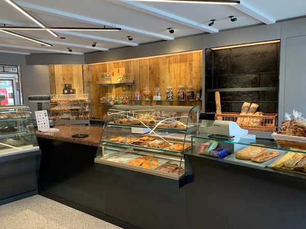 Fotografia tomada fuera de Pastisseria Saint Honoré - Pastelería en Matadepera, Barcelona