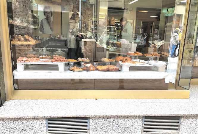 Fotografia tomada fuera de Pastisseria Sant Antoni, Caldes de Montbui - Cake shop en Caldes de Montbui, Barcelona