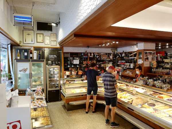Fotografia tomada fuera de Pastisseria Serra - Pastelería en Palafrugell, Girona