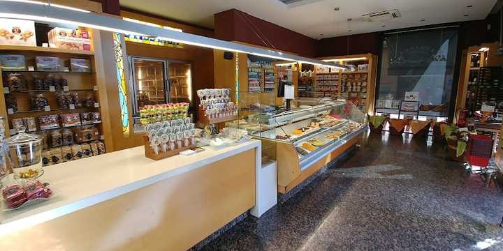 Fotografia tomada fuera de Pastisseria Trias - Pastisseria en Santa Coloma de Farners, Girona