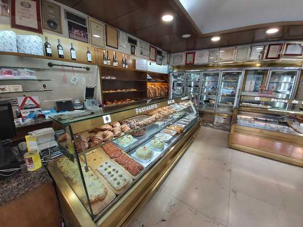 Fotografia tomada fuera de Pastisseria Turull - Pastisseria en Terrassa, Barcelona