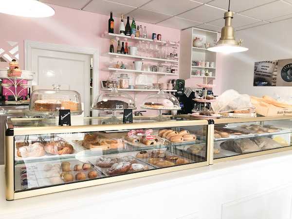 Fotografia tomada fuera de Petit can Amer - Pastelería en Es Pelats, Baleares