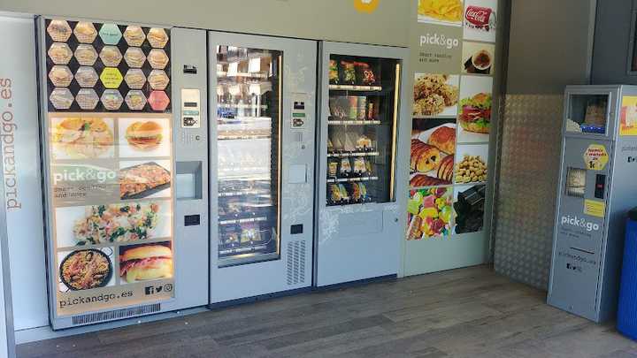 Fotografia tomada fuera de Pick&Go - Botiga en Igualada, Barcelona